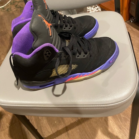 Size y 6.5 which is 8 in women retro 5s basically new worn maybe twice - Picture 4 of 5